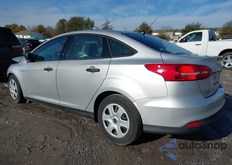 2015 Ford Focus S z USA, uszkodzony, nr VIN 1FADP3E25FL344526